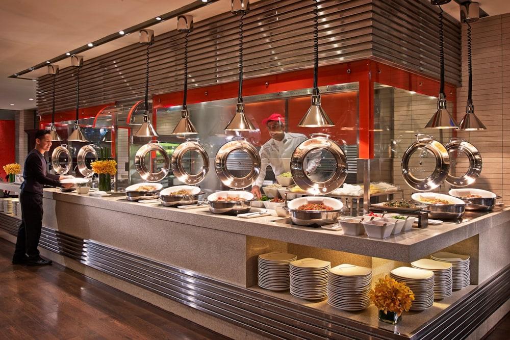 Royal Plaza On Scotts Hotel Singapore Exterior photo A buffet at a hotel