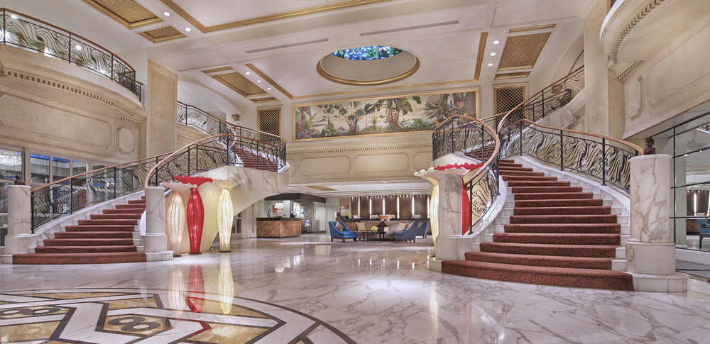 Royal Plaza On Scotts Hotel Singapore Exterior photo The lobby of the hotel