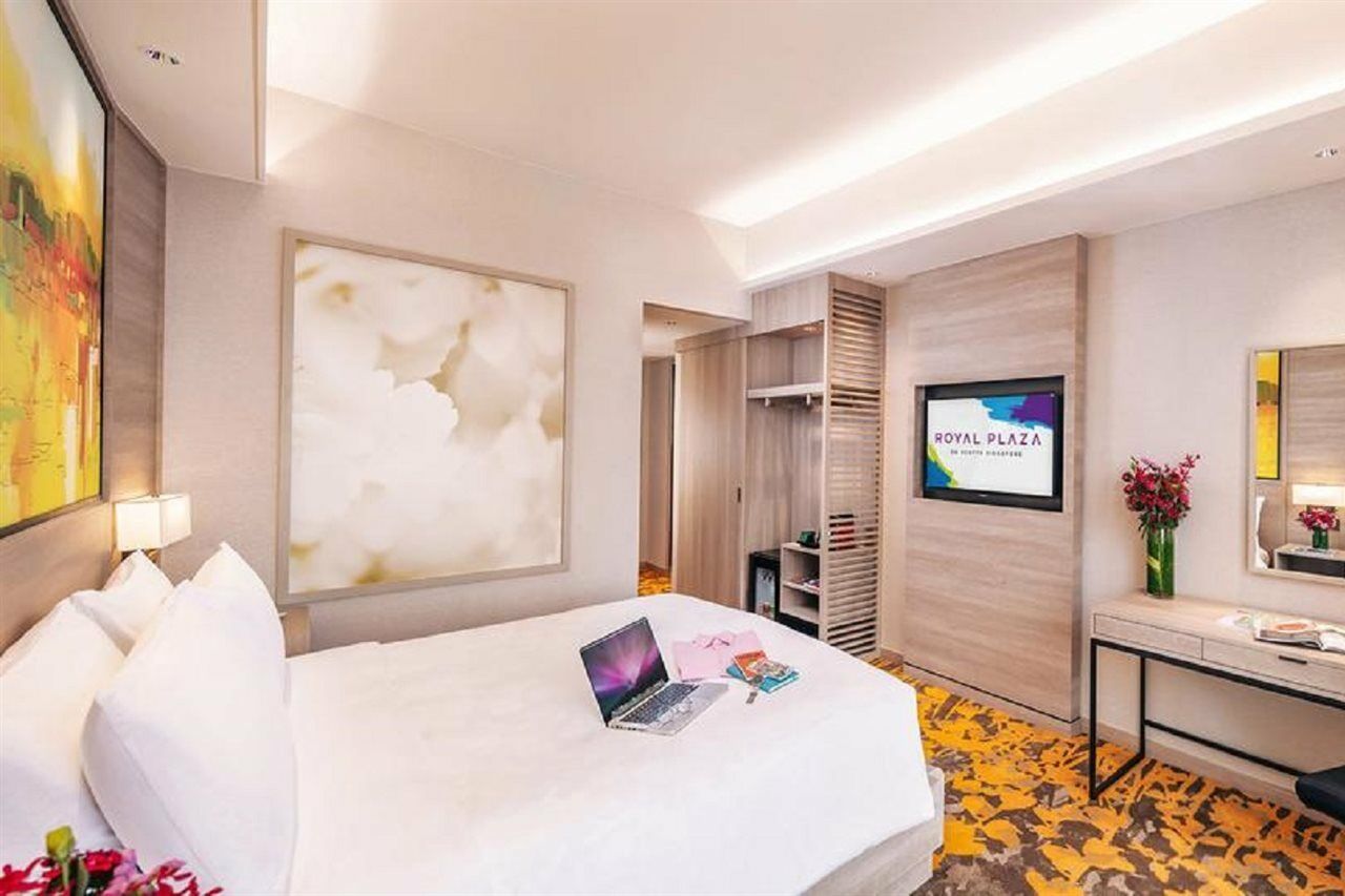 Royal Plaza On Scotts Hotel Singapore Exterior photo Deluxe Room
